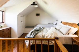 Säng eller sängar i ett rum på Daisy Bank Cottages