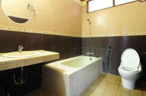 Koupelna v ubytování De'Qur Hotel Bandung