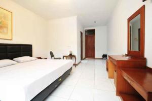 Postel nebo postele na pokoji v ubytování De'Qur Hotel Bandung