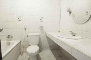 Koupelna v ubytování De'Qur Hotel Bandung