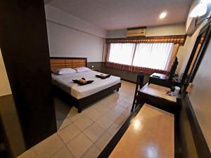 Postel nebo postele na pokoji v ubytování Ariya inn Chiangrai