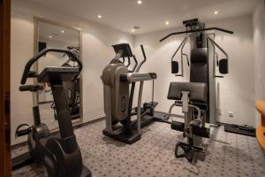 Posilňovňa alebo fitness centrum v ubytovaní The Hotel - himmlisch wohlfühlen