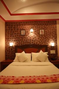 Postel nebo postele na pokoji v ubytování Hotel Pratap Heritage