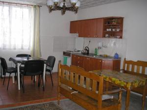 Zona de comedor en la habitación en casa particular