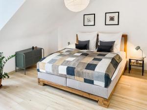A bed or beds in a room at 3 Schlafzimmer - nahe München & Flughafen - Netflix