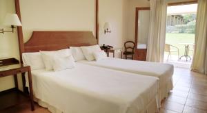 Łóżko lub łóżka w pokoju w obiekcie Son Corb Boutique Hotel