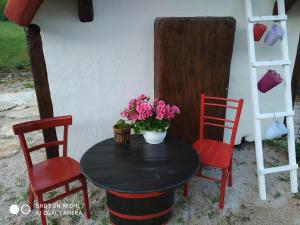 Fotografie z fotogalerie ubytování Immaculate 2-Bed Cottage near Krka Waterfalls v destinaci Rupe