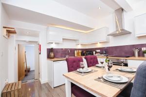 Photo de la galerie de l'établissement The Wood Loft - Self Check-In, Self-Catering Apartment for East Midlands Airport, à Kegworth