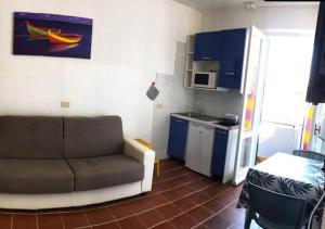 A kitchen or kitchenette at Residence Il Pavone