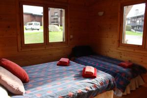 מיטה או מיטות בחדר ב-Brilliantly located spacious 4-Bedroom Chalet