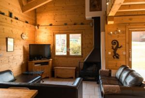 Oleskelutila majoituspaikassa Brilliantly located spacious 4-Bedroom Chalet