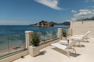 Gallery image of Petra's Beachfront Penthouse in Sveti Stefan