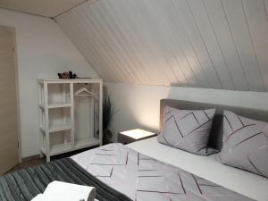 Ένα ή περισσότερα κρεβάτια σε δωμάτιο στο Gästezimmer - Scholz & Scholz GBR