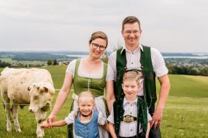 Afbeelding uit fotogalerij van Schleipfnerhof Urlaub auf dem Bauernhof in Bernau am Chiemsee