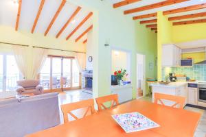 A kitchen or kitchenette at Villa Natasha