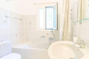 A bathroom at Villa Natasha
