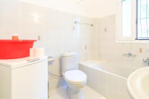 A bathroom at Villa Natasha