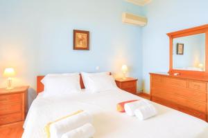 A bed or beds in a room at Villa Natasha