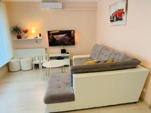 a living room with a couch and a table at Apartament Komfort Centrum Ustroń in Ustroń