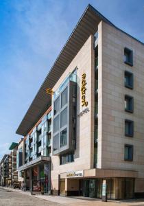O edifício em que o hotel se localiza