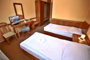 Postel nebo postele na pokoji v ubytování Hotel SOREA ĎUMBIER