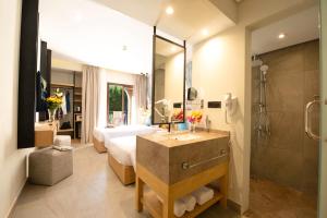 Ein Badezimmer in der Unterkunft Three Corners Rihana Resort El Gouna