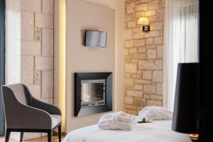 Postel nebo postele na pokoji v ubytování Levidi Suites