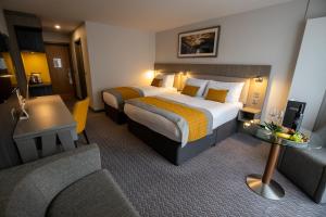 Cama ou camas em um quarto em Maldron Hotel Smithfield Dublin City