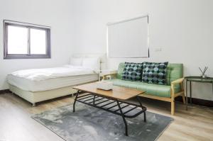 Ένα ή περισσότερα κρεβάτια σε δωμάτιο στο TT Guesthouse旅人時光民宿