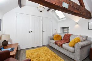 Gallery image of The Nutcracker Suite - Self Check-In, Self-Catering Apartment for East Midlands Airport in Kegworth