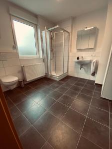 Ein Badezimmer in der Unterkunft Comfortable new Apartment in #Koblenz# direkt am Rhein