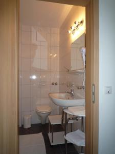 Koupelna v ubytování Hotel Echinger Hof