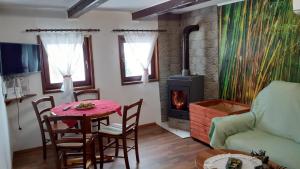 a living room with a table and a stove at Kuća za odmor Jezero in Ogulin