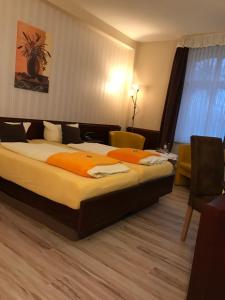 Postel nebo postele na pokoji v ubytování Hotel Schöne Aussicht