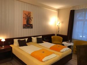 Postel nebo postele na pokoji v ubytování Hotel Schöne Aussicht