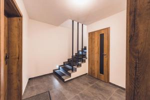 The fitness centre and/or fitness facilities at Apartmány Oravskie