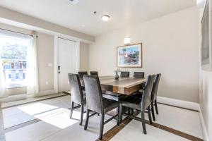 Hosteeva Stunning 4BR Condo Near French Quarter