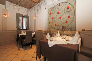 A restaurant or other place to eat at Hotel Grotto Bagat