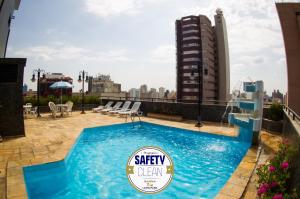 a swimming pool on the roof of a building at LEON PARK HOTEL e CONVENÇÕES - Melhor Custo Benefício in Campinas