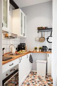 Una cocina o zona de cocina en Courthouse Apartments Slavi