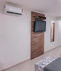 a room with a flat screen tv on a wall at Apart Hotel com Piscina, centro de Brasilia in Brasilia