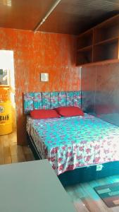 Cama ou camas em um quarto em Morada Sol e Lua Container Guarda do Embaú com Ar condicionado