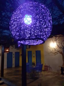 a purple light hanging from a pole in a room at Pousada e Restaurante Tremembé in Icapuí