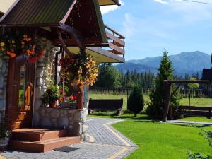 Výhľad na hory alebo výhľad na hory priamo z of the bed and breakfast