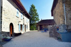 an alley between two stone buildings with a bench at ADAL-BERHT in Saint-Maximin