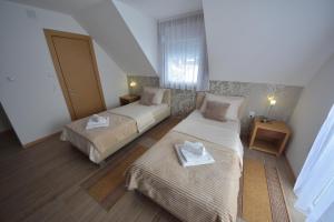 Säng eller sängar i ett rum på Lužnjanin restoran i sobe