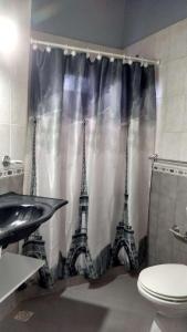 a bathroom with a shower curtain with the eiffel tower at La Daimalé Apart in Colón