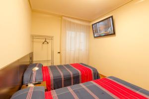 Postel nebo postele na pokoji v ubytování Pension Logroño