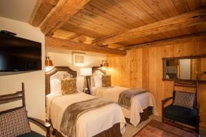 Postel nebo postele na pokoji v ubytování Jackson Hole Hideout