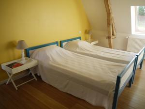 Postel nebo postele na pokoji v ubytování Gîte de la Ferme Rose